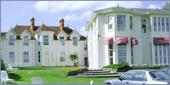 Sunningdale Apartment *